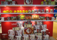 Zungly is a brand known for its Southern China fruits, especially lychees. The company is an export company.